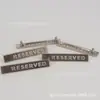 Etiquetas de Metal Perfuradas, Tags de Estampagem de Metal para Roupas em Liga de Zinco, Logos de Acessórios, Etiquetas de Letras Metálicas Costuradas à Mão para Marcas Registradas