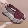 Zapatos de Tela Transpirables de Suela Blanda Estilo Old Beijing para Primavera, Zapatos Casuales Planos para Madres de Mediana Edad y Mayores