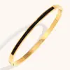 Europa y Estados Unidos venta caliente transfronteriza temperamento simple Joker acero inoxidable chapado en oro de 18 quilates diamante de viscosa pulsera fina joyería mujer