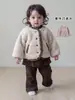 Abrigo de algodón acolchado conjunto de invierno para niñas, abrigo de felpa para bebé niña, camiseta básica, pantalones de campana conjunto de tres piezas, ropa de invierno para niños
