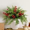 Ramas Artificiales de Pino y Ciprés de Amazon con Bayas Rojas y Combinación de Plantas Verdes Agujas de Pino Navideñas Decoraciones de Arreglo Floral para Mesa de Comedor en Casa