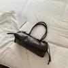 Bolsa de ombro simples para o dia a dia com design de nicho estilo coreano, nova moda outono de 2026, cor sólida, bolsa baguette para usar sob o braço