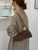 Bolsa de ombro de alta qualidade e estilosa para mulheres, nova coleção outono/inverno 2025, versátil para o trabalho e o trajeto, bolsa crossbody com design semelhante a um bolinho