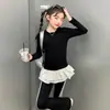 Moderna camiseta nueva para niña, colección de otoño 2026, nuevo estilo para niños mayores, conjunto de dos piezas con top de encaje y pantalones de campana, moderno