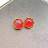 Pendientes pequeños de gelatina fresca con incrustaciones de color rojo cereza, sencillos y de cristal transparente para viajeros.