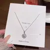 Colar em aço titânio com zircônia cúbica microcravejada estilo coreano, uma peça delicada e luxuosa para mulheres, uma corrente de clavícula de nicho e de alta qualidade, um acessório moderno e versátil, atacado