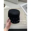 Boné de Baseball Reta com Rebites Estilo Retro Americano Primavera/Outono 2026 Feminino Estilo Coreano Personalidade Moda Versátil Emagrecimento Facial Chapéu Equestre