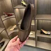 Nuevos zapatos planos de piel suave con punta cuadrada, estilo retro, zapatos de mujer 2026, boca poco profunda, ligeros, zapatos de piel con suela blanda, cómodos para primavera y otoño, adecuados para madres