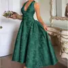 Vestido largo jacquard de cuello halter en V transfronterizo europeo y americano, vestido de noche de alta gama, elegante sin mangas de verano/primavera, espalda descubierta, entallado en la cintura