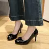 Nuevos zapatos de tacón alto elegantes de charol para oficina de primavera y otoño para mujer, tacón medio, corte bajo, punta redonda, tacón de aguja, zapatos de trabajo profesionales para mujer