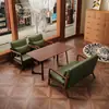Sala de Estar de Apartamento Pequeno Varanda Mesa de Chá e Conjunto de Cadeiras de Lazer Hotel Pousada Quarto de Hóspedes Poltrona Individual Vintage