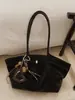 Bolsa Tote Retrô com Pregas de Ombro Único, Grande Capacidade, Novo Estilo Outono e Inverno 2025 Feminino, Bolsa para Trabalho e Deslocamento, Bolsa de Mão Feminina