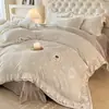 Estilo Princesa Francesa Juego de Cuatro Piezas de Leche Fleece Doble Cara Invierno Franela Coral Fleece Funda de Edredón Sábana Gruesa Faldón de Cama Ropa de Cama