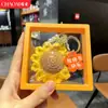 Llavero de Flor Artificial de Girasol con Cadena de Perlas, Colgante Pequeño Terminado a Crochet Hecho a Mano, Regalo para el Día del Maestro
