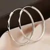 Brincos de Círculo Grande de Luxo Nicho com Padrão de Diamante Superfície Desgastada Personalidade Simples Brincos de Celebridade da Internet Europeus e Americanos Argola Exagerada Tendência