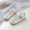 Sandalias de Verano para Niña Estilo Princesa Pedrería Trabajo Pesado Completamente Diamantadas Caladas Zapatos de Princesa Niños Medianos y Grandes Boca Baja Zapatos de Una Sola Tira Fuera