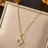 Collar de Acero de Titanio con Zirconia Brillante de Trébol, Nuevo Estilo de Lujo Ligero Coreano y Japonés para Mujer, Cadena para Clavícula Moderna que No se Desvanece