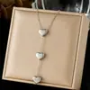 Corrente de Clavícula de Luxo de Nicho de Alta Qualidade em Formato de Coração, Nova Moda Corrente Longa em Y com Pingente de Coração Joia Colar