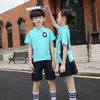 Conjunto de uniforme escolar primario, uniforme de clase de manga corta para verano, uniforme de jardín de infantes, conjunto de dos piezas de ropa infantil personalizado, playera promocional