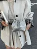 Bolsa Saco de Couro de Alta Qualidade com Cordão e Franjas para Mulheres 2026 Novo Modelo Couro Patente Brilhante Padrão Crocodilo Bolsa para o Dia a Dia Bolsa Transversal com Corrente