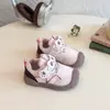Tênis Esportivos Masculinos e Infantis Estilo Novo Primavera e Outono Sapatos Leves Superfície de Couro Sapatos para Caminhada de Bebê Menino Tênis de Corrida Feminino Respirável