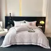 Conjunto de Quatro Peças de Veludo Leite com Borda Larga Novo Outono/Inverno 2026 Conjunto Espesso Quente de Quatro Peças Conjunto de Roupa de Cama Simples Elegante de Luxo Leve