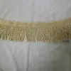 Un fabricante mayorista Una gran cantidad de decoraciones colgantes de ropa de actuación escénica multicolor blanco amarillo textiles para el hogar Colgante púas barba