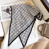 Pañuelo de Cabeza Retro Hot Girl para Mujer, Bufanda Triangular de Moda Primavera y Verano, Bufanda Decorativa Versátil de Seda Artificial, Pañuelo para el Cuello, Tendencia de Top Tubo