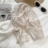 Lenço longo de seda liso e plissado para mulheres, suave e versátil, com toque texturizado, perfeito como xale de exterior ou um acessório de pescoço macio e translúcido.