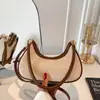 Bolsa de ombro estilo francês de nicho para mulheres, nova moda 2026, bolsa de mão requintada, bolsa de ombro versátil para o dia a dia, bolsa transversal