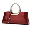 Fabricantes moda europea y americana pegamento ligero charol portátil bolso de mujer hombro diagonal bolso de boda bolso de novia banquete