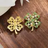 Broche Exquisito e Fashion de Zircônia Completa em Forma de Trevo de Quatro Folhas, Design Retrô Britânico, Acessório para Terno e Vestido, Corsage, Alfinete para Suéter e Casaco