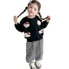 Conjunto de Dos Piezas para Niñas de Primavera y Otoño Bebé Elegante Personalidad Infantil Moderno Lindo Sudadera con Capucha de Dibujos Animados 3D Pantalones Deportivos Rayados