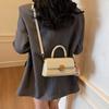 Bolso de mano vintage de nicho para mujer, nuevo bolso cuadrado pequeño de estilo coreano de moda 2025, bolso bandolera de hombro a juego.