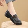 Producto popular de comercio exterior en Douyin: Zapatos de suela blanda para mujeres de mediana edad y mayores, transpirables, antideslizantes, sandalias caladas para madres
