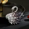Broche de Cisne de Cristal Elegante Coreano Atmósfera Sentido de Diseño Avanzado Ramillete Pin Antideslizante Nuevos Accesorios para Traje