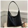 Bolsa tote de gran capacidad estilo coreano, perfecta para los desplazamientos al trabajo, con un diseño sofisticado, disponible en marrón y múltiples colores, y se puede llevar como bolso de hombro o bolso cruzado