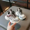 Zapatillas deportivas para niños 2026 nuevo modelo de otoño con hebilla de dial, superficie de malla, transpirables, suela gruesa, suaves y elásticas, antideslizantes, versátiles para niños mayores