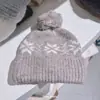 Gorro de Punto Jacquard con Bola de Pelo Estilo Coreano Nuevo Otoño e Invierno 2025 al por Mayor para Mujeres con Circunferencia de Cabeza Grande y Rostro Pequeño Gorro de Lana