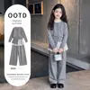 Conjunto para meninas 2026 novo estilo, o popular conjunto de outono da moda estilo coreano deste ano para meninas pequenas, malha estilosa para crianças maiores