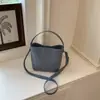 Bolsa Saco de Padrão Trançado de Nicho High-End, Fresca e Doce, Simples e Casual, Bolsa Versátil para o Dia a Dia, Bolsa Transversal Personalizada Tendência
