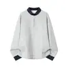 Camiseta polo de manga longa color block estilo retrô americano para outono e inverno, moletom versátil com meio zíper, corte solto moderno para homens