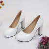 Sapatos Femininos Impermeáveis Pretos Sexy de Couro Patente para Primavera e Verão Novo Estilo Bonitos Sapatos de Plataforma Impermeáveis Bico Redondo Salto Super Alto Boca Rasa