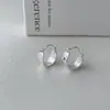 Pendientes de Plata con Textura Única de Papel de Aluminio Estilo Coreano para Mujer, Lujo Ligero, Diseño de Nicho de Gama Alta, Accesorios para Orejas Versátiles y Elegantes