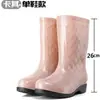 Botas de lluvia para mujer, impermeables y antideslizantes, botas de lluvia de tubo alto largas, nuevos zapatos de goma de otoño e invierno, zapatos de tubo medio de moda para adultos para uso en exteriores