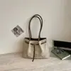 Bolsa Feminina de Grande Capacidade 2026 Novo Estilo Fashionável Tendência Bolsa de Mão Versátil para o Dia a Dia Primavera Verão Bolsa de Ombro Casual Bolsa de Braço