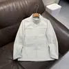 Jaqueta Softshell quente à prova de vento e à prova d'água com forro de fleece tipo colmeia e gola alta, jaqueta de trabalho casual esportiva estilo americano para homens