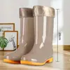 Botas de lluvia antideslizantes de caña alta para mujer, botas de goma impermeables para adultos para uso en exteriores en días lluviosos, zapatos de agua de caña media de verano