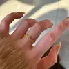 Anillo Vintage Usado de Espiga de Trigo Cepillado Dorado de Alta Gama Lujo Ligero Exquisito Anillo Abierto para Dedo Índice con Pedrería Joyería de Mano