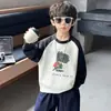 Moletom infantil com blocos de cor para primavera e outono 2026 novo estilo infantil moderno roupinha de outono para bebê camiseta básica de desenho animado